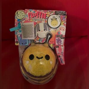 Fluffie Stuffiez Bee Small Collectible Feature Plush - Surprise Reveal Unboxing